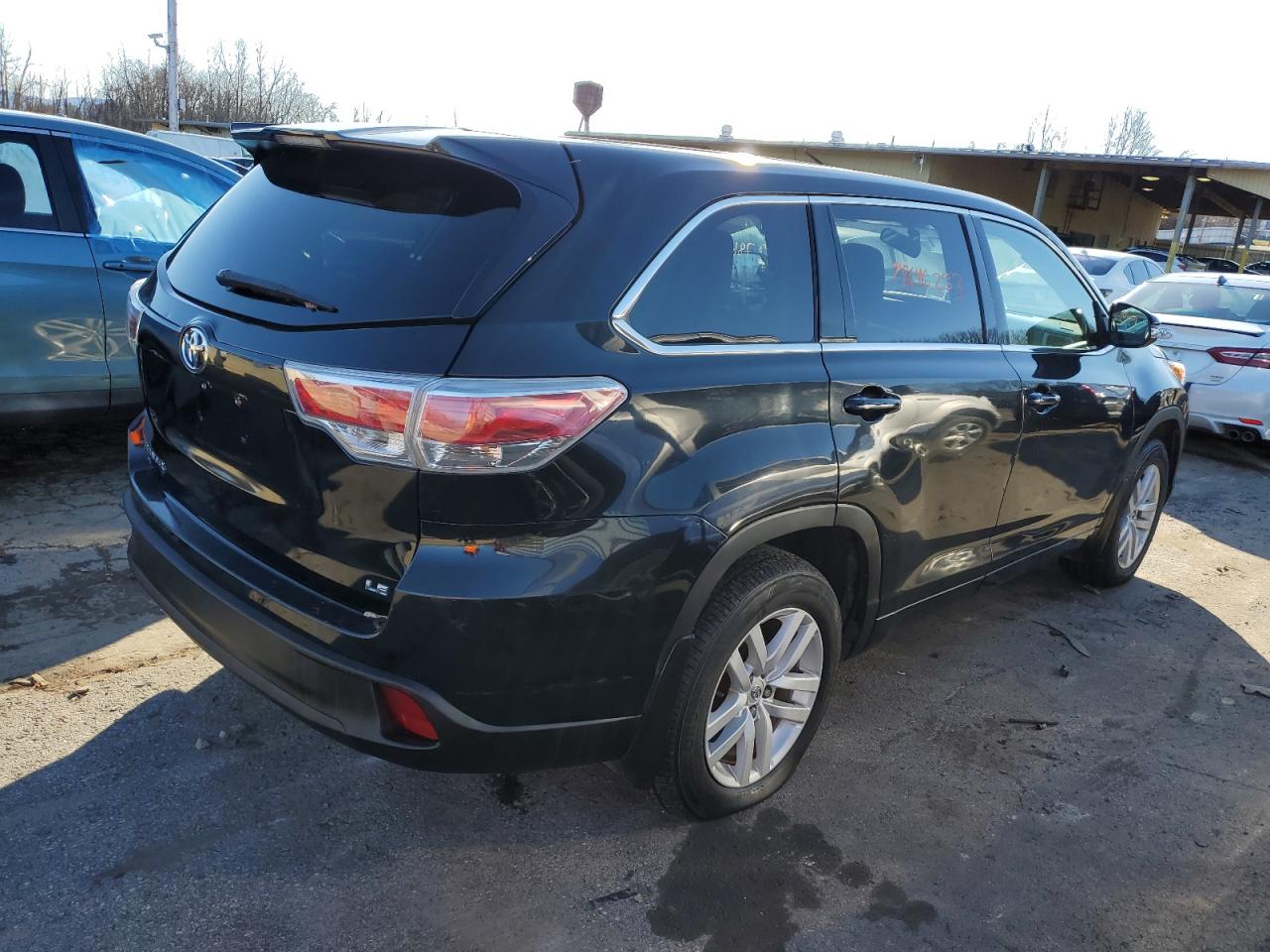Изображение 3 2015 TOYOTA HIGHLANDER LE 2015 с VIN 5TDBKRFH9FS136931