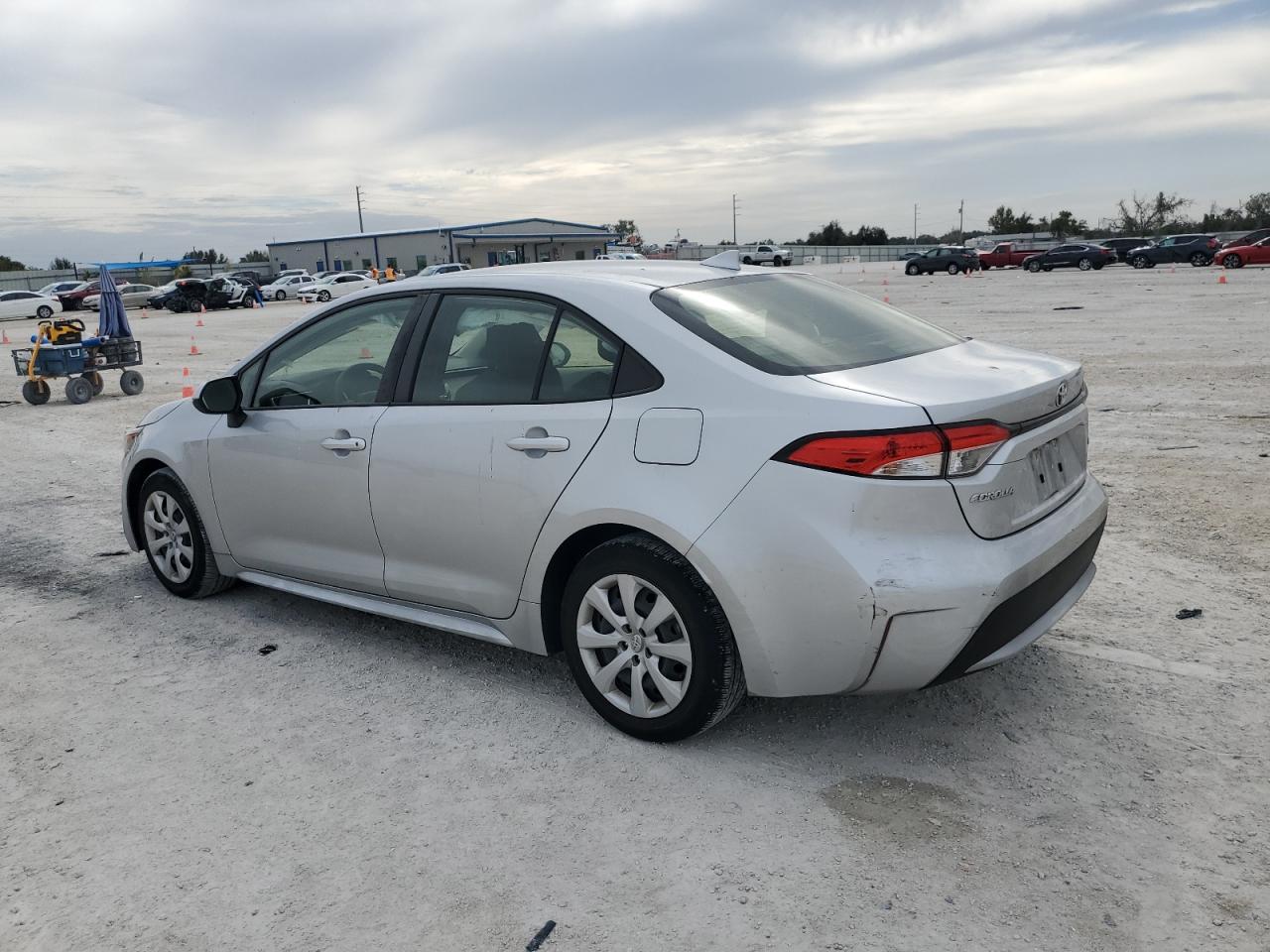 Image 2 of 2021 TOYOTA COROLLA LE 2021 with VIN JTDEPMAE5MJ138572