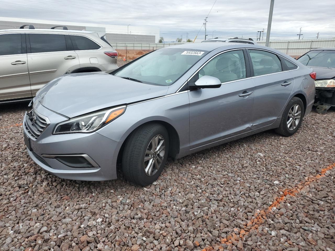 Obraz 1 z 2017 HYUNDAI SONATA SE 2017 z VIN 5NPE24AF5HH562159
