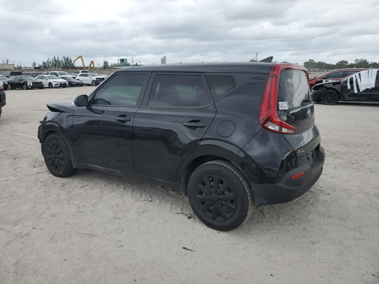 Изображение 2 2021 KIA SOUL LX 2021 с VIN KNDJ23AU4M7127011