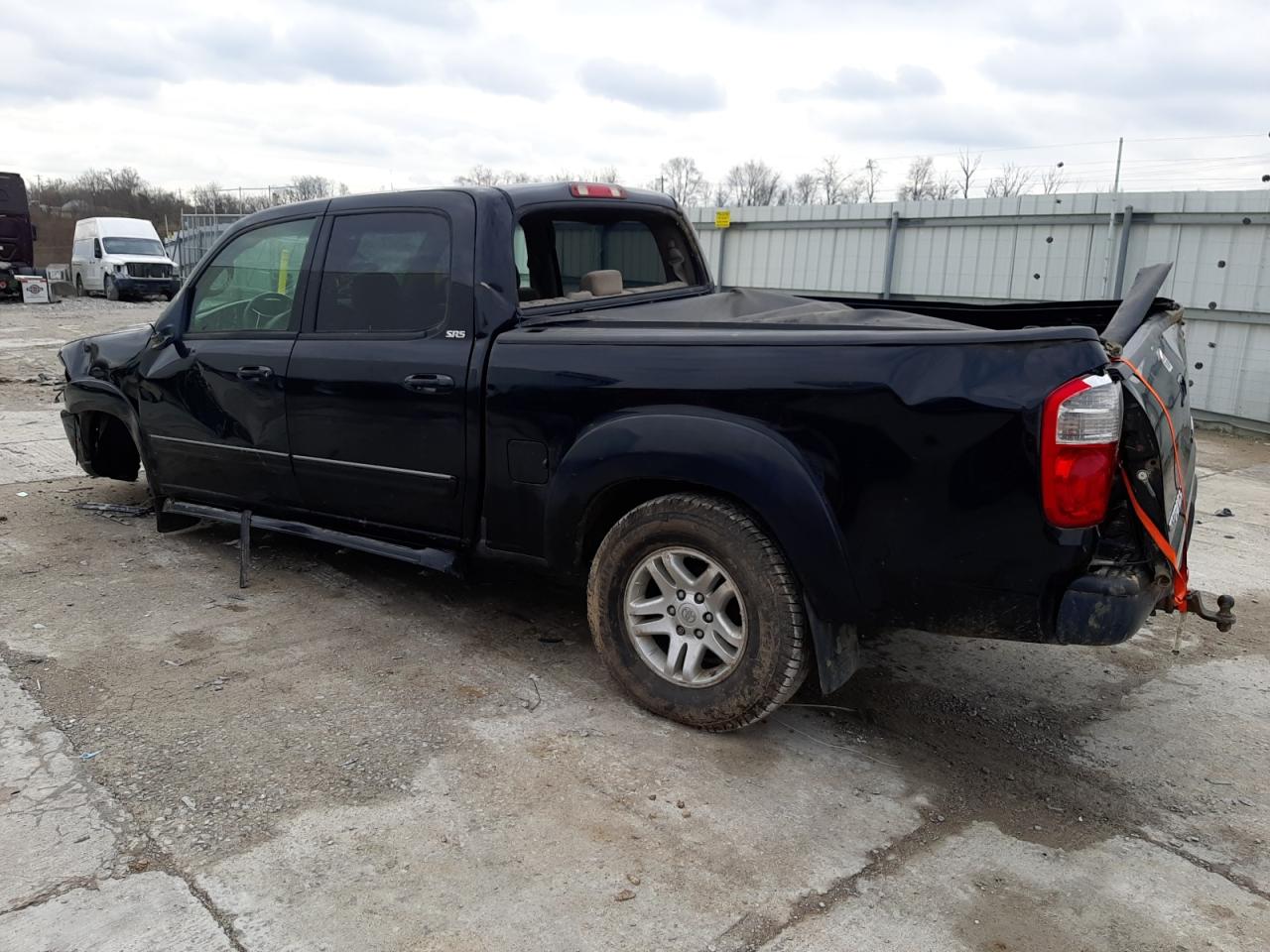 Obraz 2 z 2006 TOYOTA TUNDRA DOUBLE CAB SR5 2006 z VIN 5TBDT44176S518172