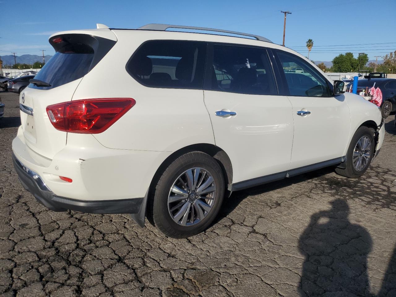 Obraz 3 z 2019 NISSAN PATHFINDER S 2019 z VIN 5N1DR2MNXKC621185