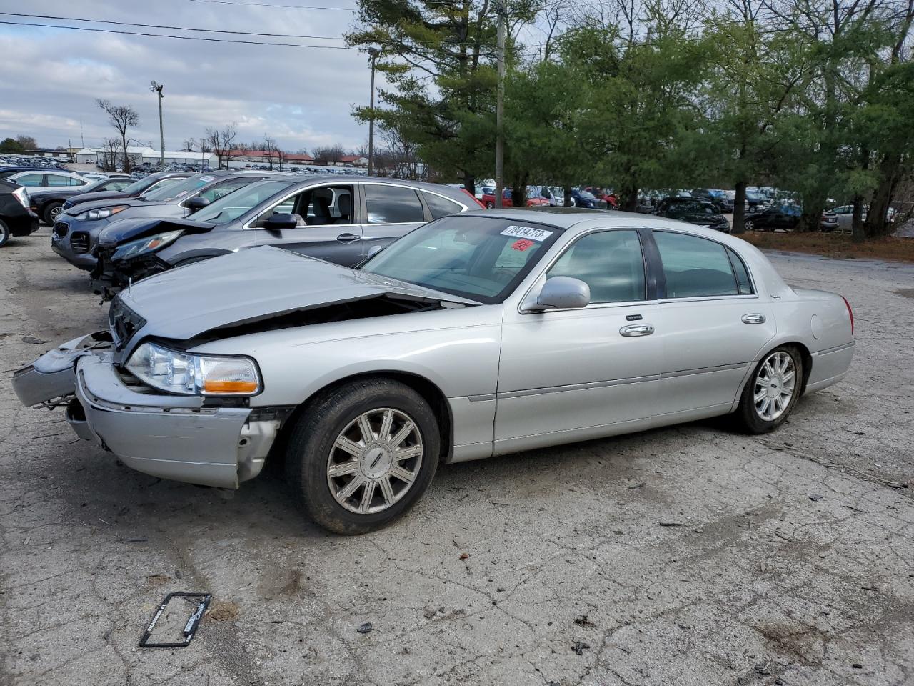 Image 1 of 2007 LINCOLN TOWN CAR SIGNATURE LIMITED 2007 with VIN 1LNHM82VX7Y623891