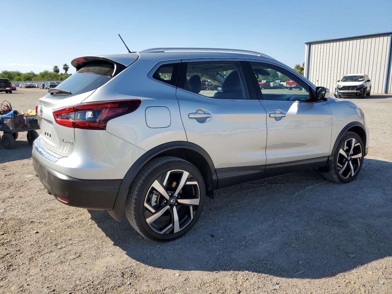 Image 3 of 2022 NISSAN ROGUE SPORT SL 2022 with VIN JN1BJ1CW6NW497526