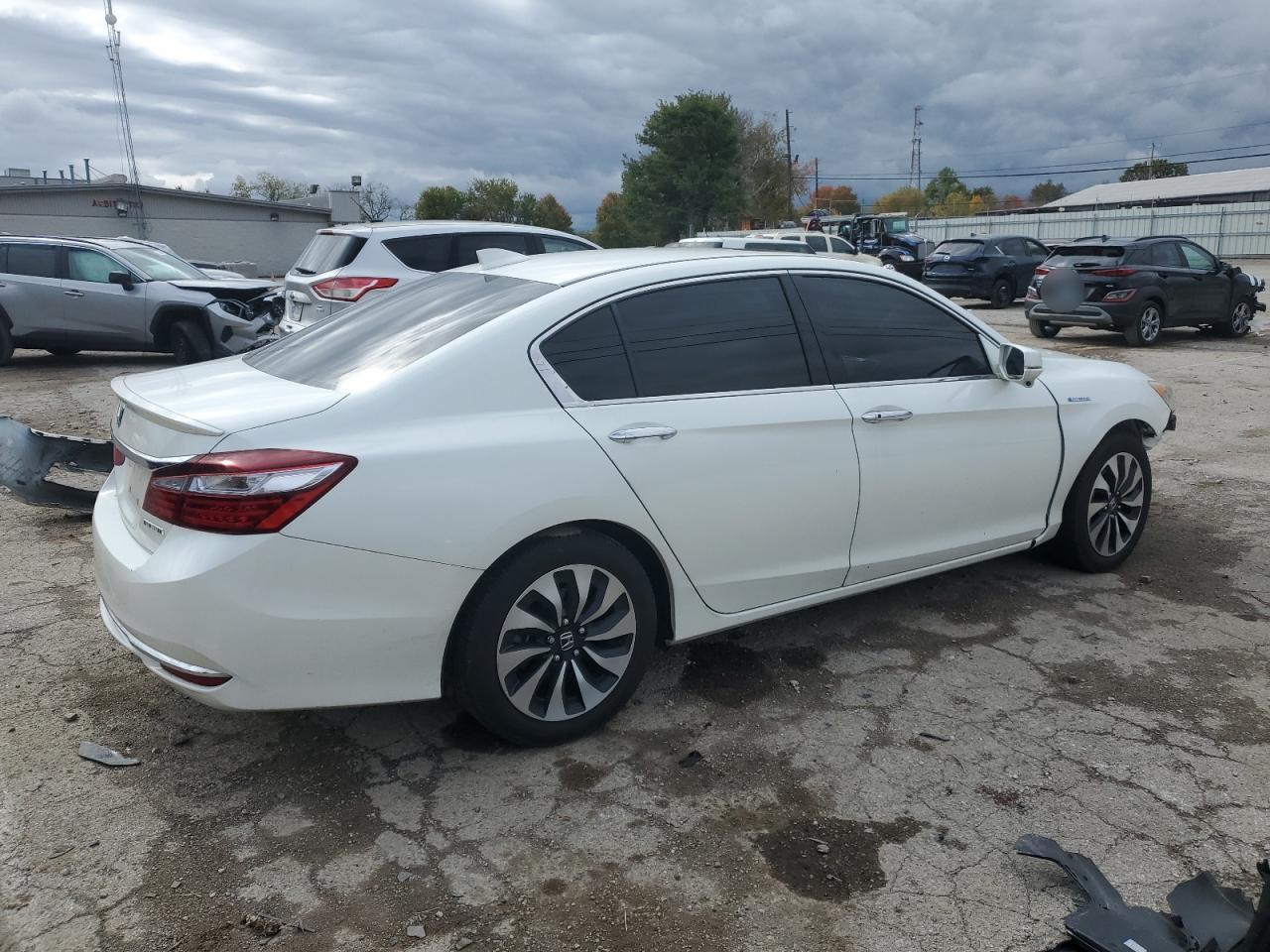 Obraz 3 z 2017 HONDA ACCORD HYBRID EXL 2017 z VIN JHMCR6F5XHC027000