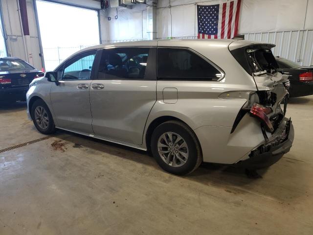 Image 2 of 2022 TOYOTA SIENNA XLE 2022 with VIN 5TDYRKEC8NS083771