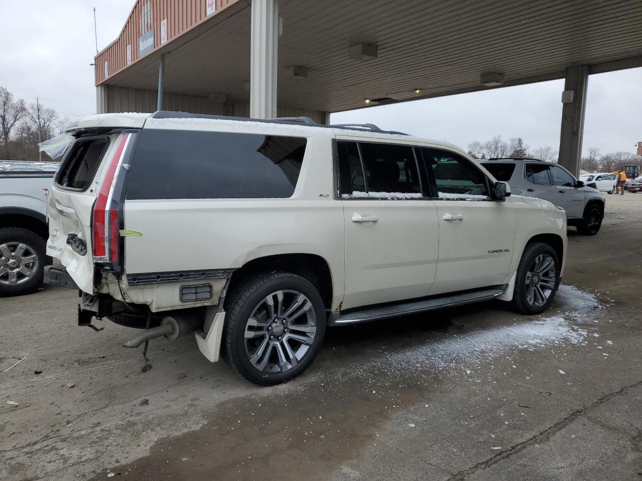 Изображение 3 2015 GMC YUKON XL K1500 SLT 2015 с VIN 1GKS2HKC0FR125517
