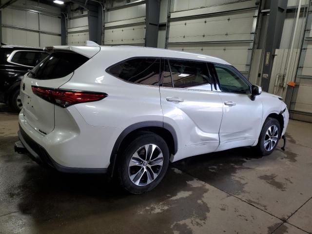 Obraz 3 z 2022 TOYOTA HIGHLANDER XLE 2022 z VIN 5TDGZRBH1NS245535