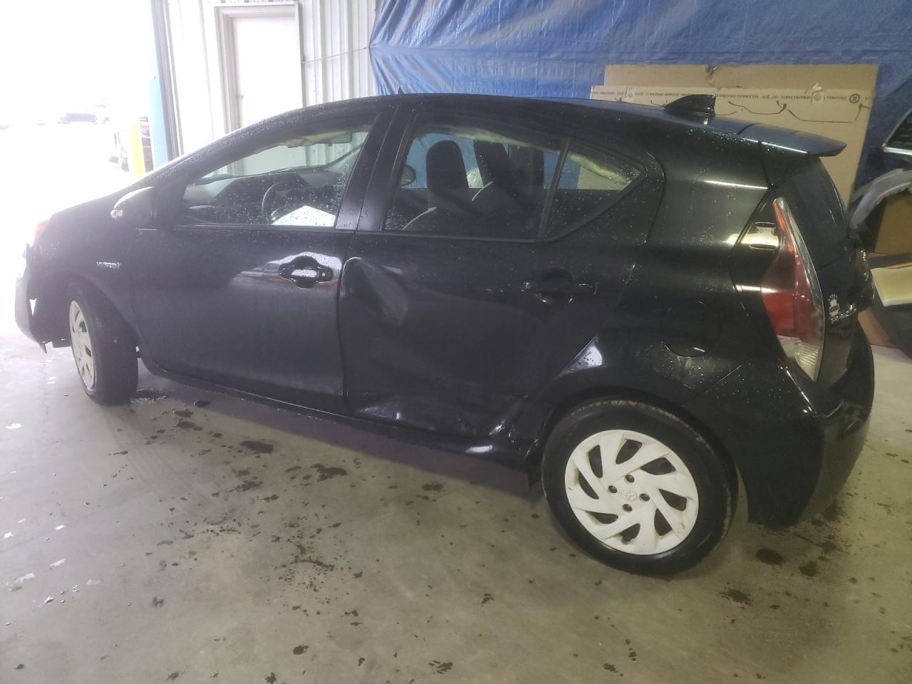Image 2 of 2015 TOYOTA PRIUS C  2015 with VIN JTDKDTB32F1581185