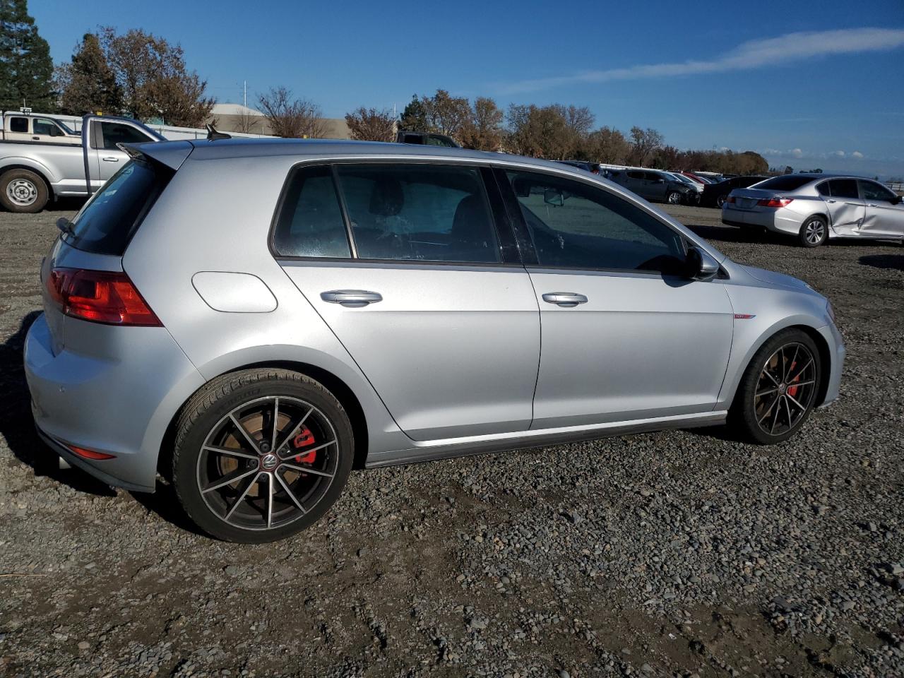 Obraz 3 z 2015 VOLKSWAGEN GTI  2015 z VIN 3VW447AU9FM074729