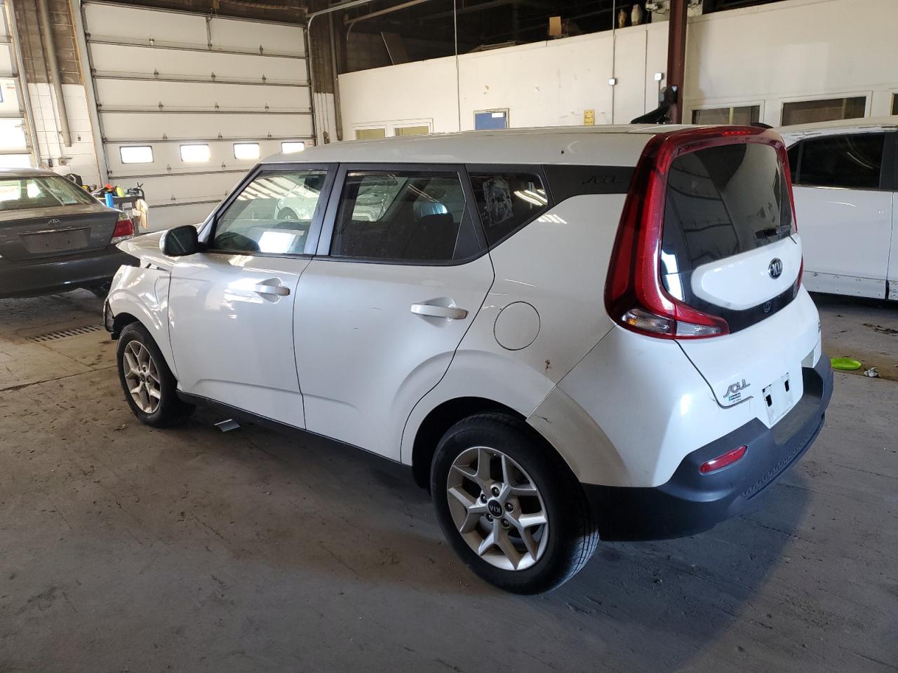 Изображение 2 2020 KIA SOUL LX 2020 с VIN KNDJ23AU1L7037863