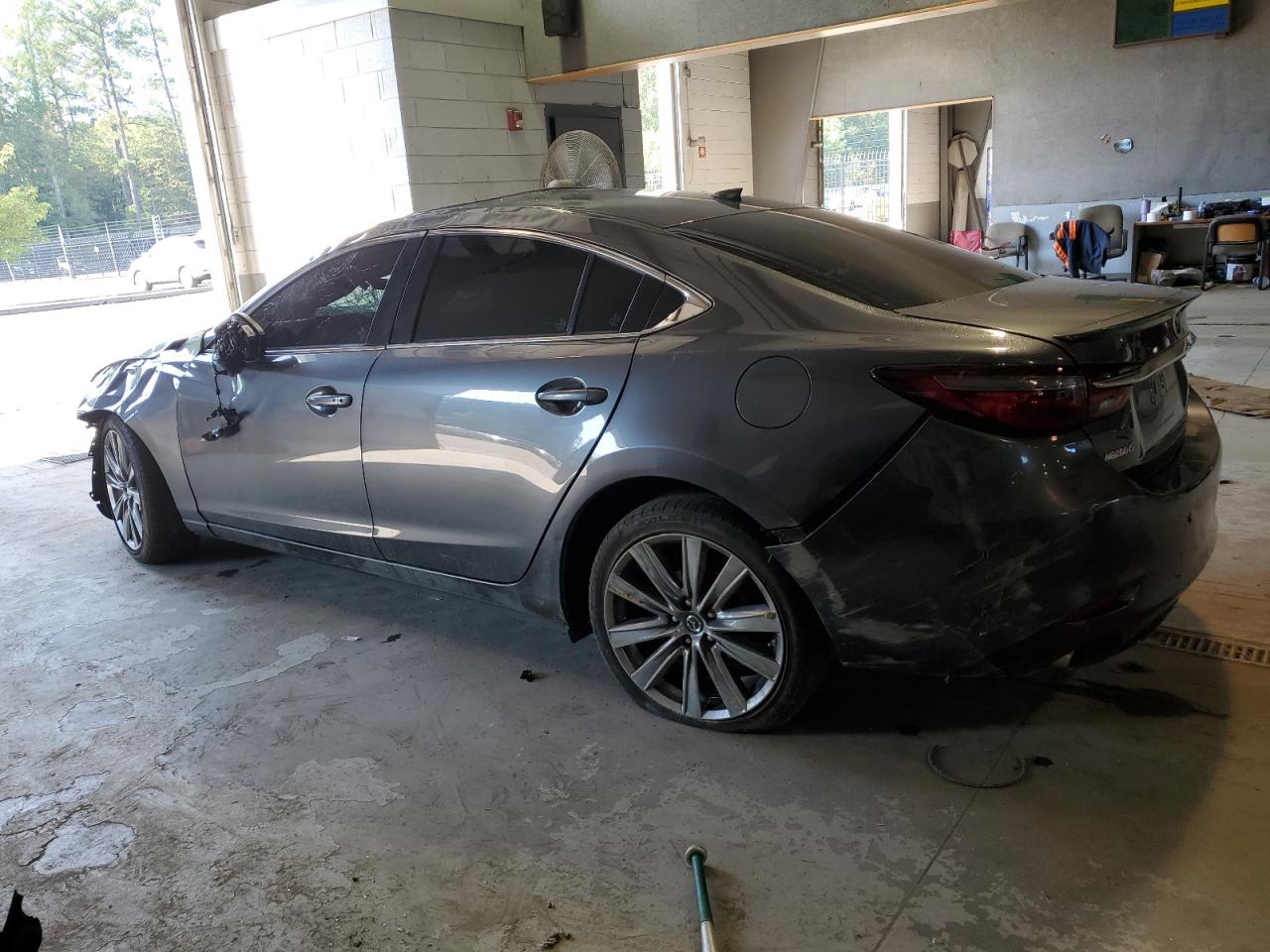 Obraz 2 z 2018 MAZDA 6 SIGNATURE 2018 z VIN JM1GL1XY3J1304619