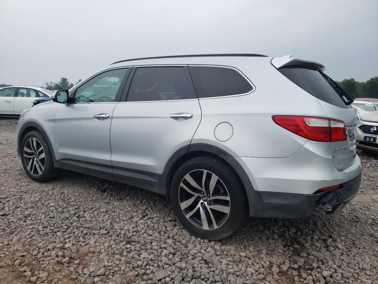 Image 2 of Hyundai Santa Fe Se 2016 with VIN KM8SM4HF4GU145862