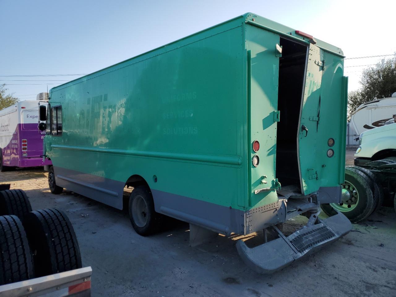 Image 2 of 2019 FREIGHTLINER CHASSIS M LINE WALK-IN VAN 2019 with VIN 4UZAEGEA9KCLH5216