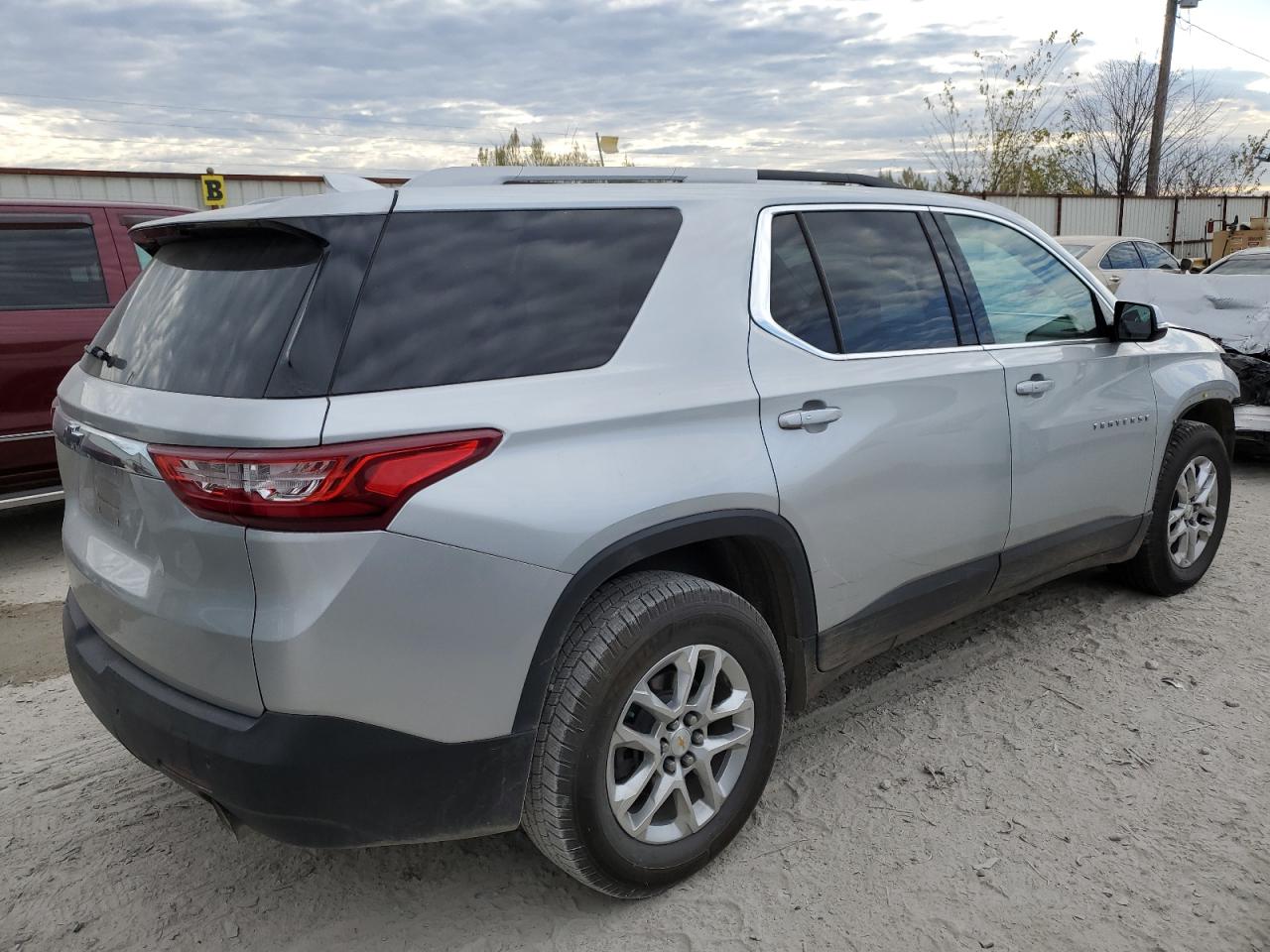 Obraz 3 z 2018 CHEVROLET TRAVERSE LT 2018 z VIN 1GNERGKWXJJ135057