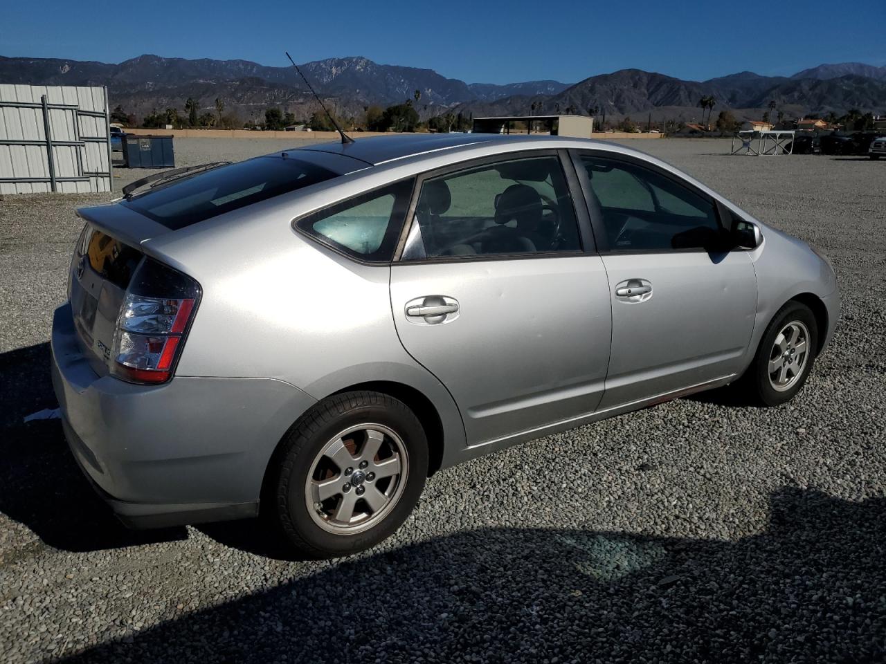 Image 3 of 2005 TOYOTA PRIUS  2005 with VIN JTDKB20U157016613