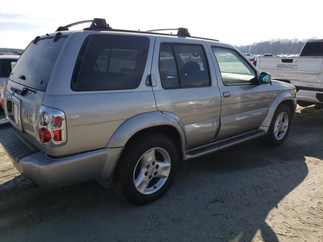 Obraz 3 z 2001 INFINITI QX4  2001 z VIN JNRDR07Y61W102226
