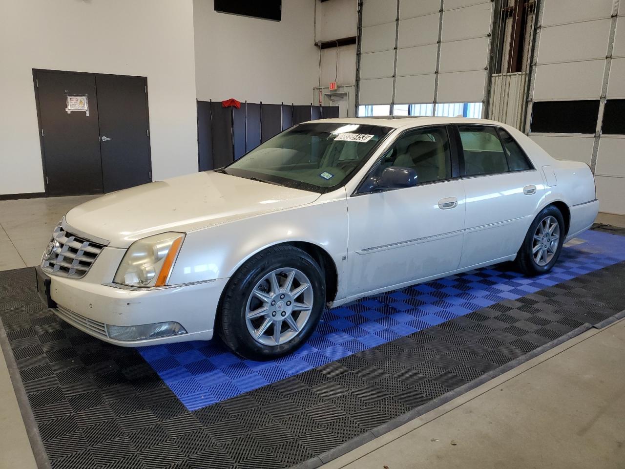 2010 CADILLAC DTS LUXURY COLLECTION 2010 image