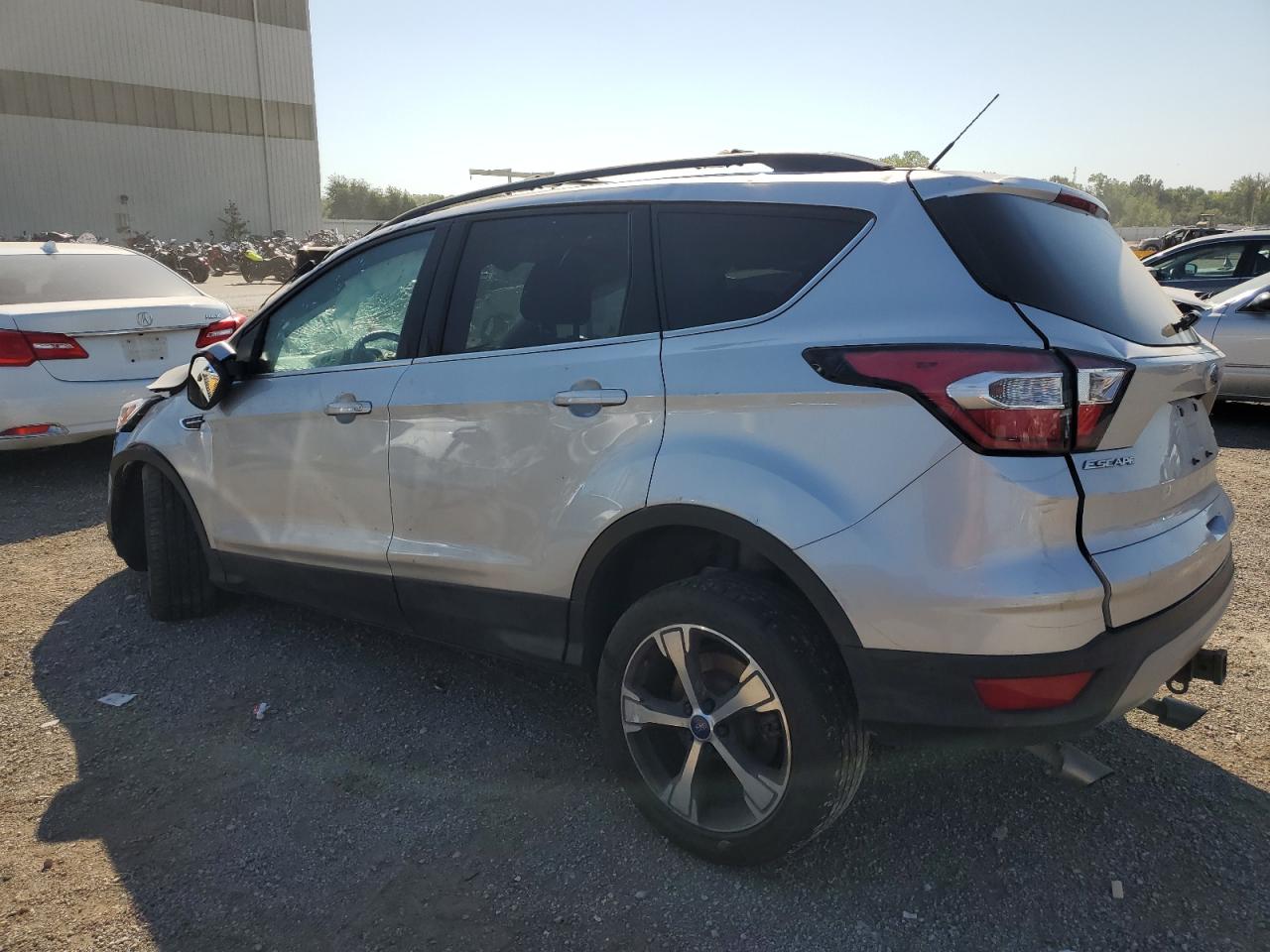 Image 2 of 2017 FORD ESCAPE SE 2017 with VIN 1FMCU9G91HUB89719