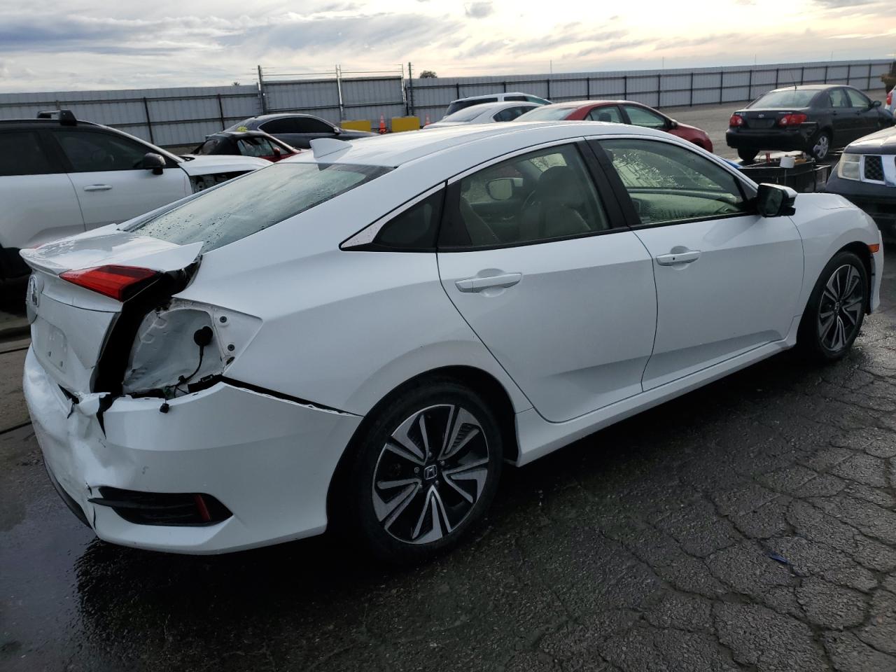 Image 3 of 2018 HONDA CIVIC EXL 2018 with VIN JHMFC1F77JX014853