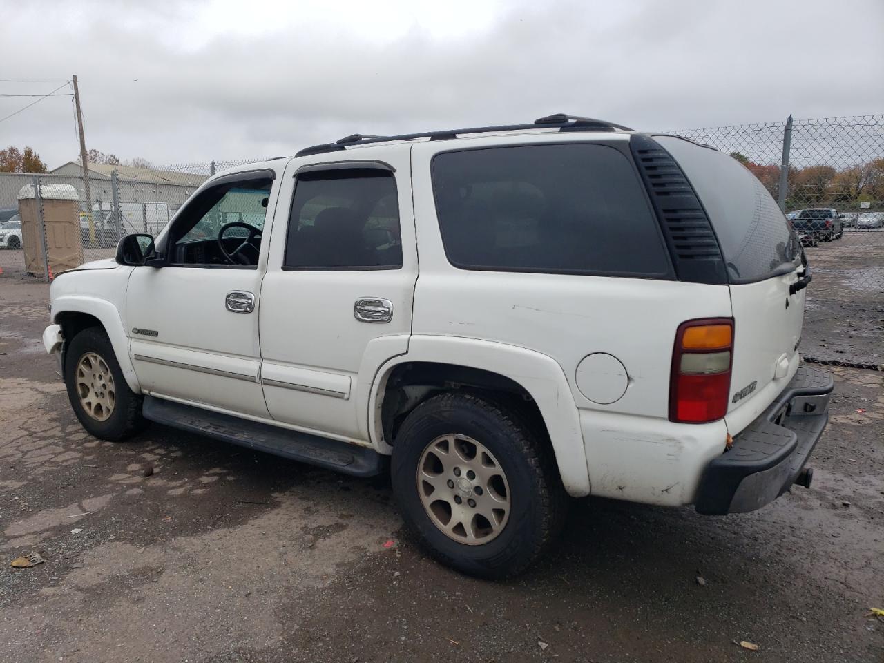 Image 2 of 2002 CHEVROLET TAHOE K1500 2002 with VIN 1GNEK13Z12J201555