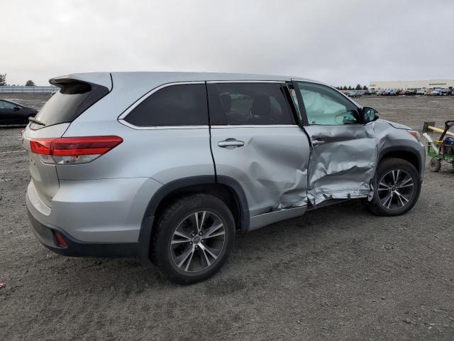 Image 3 of 2018 TOYOTA HIGHLANDER LE 2018 with VIN 5TDBZRFH9JS823444
