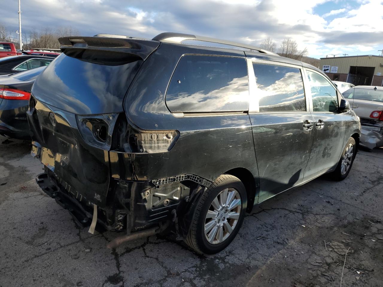 Image 3 of 2011 TOYOTA SIENNA LE 2011 with VIN 5TDJK3DC6BS002386