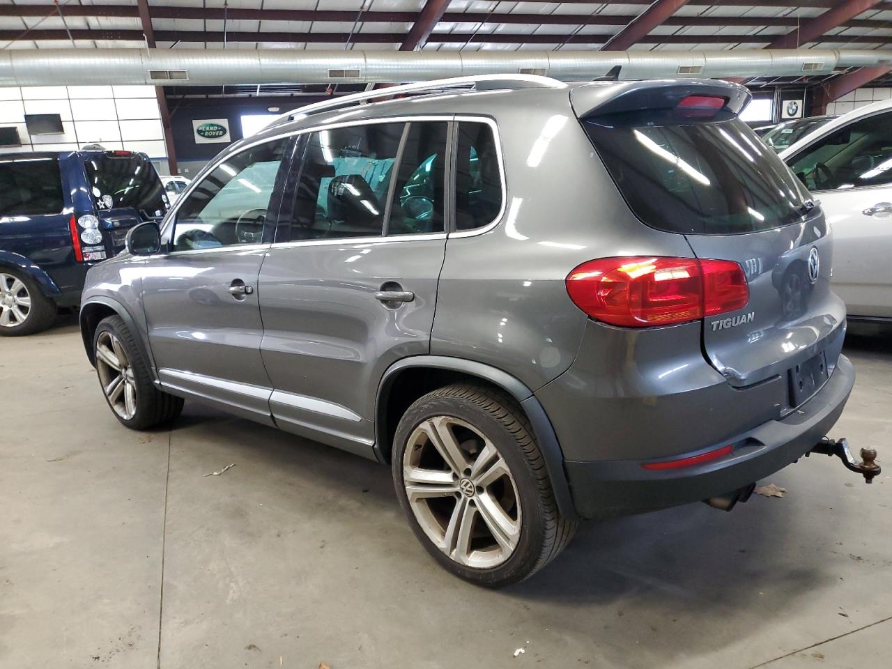 Изображение 2 Volkswagen Tiguan S 2014 с VIN WVGBV3AX4EW568159