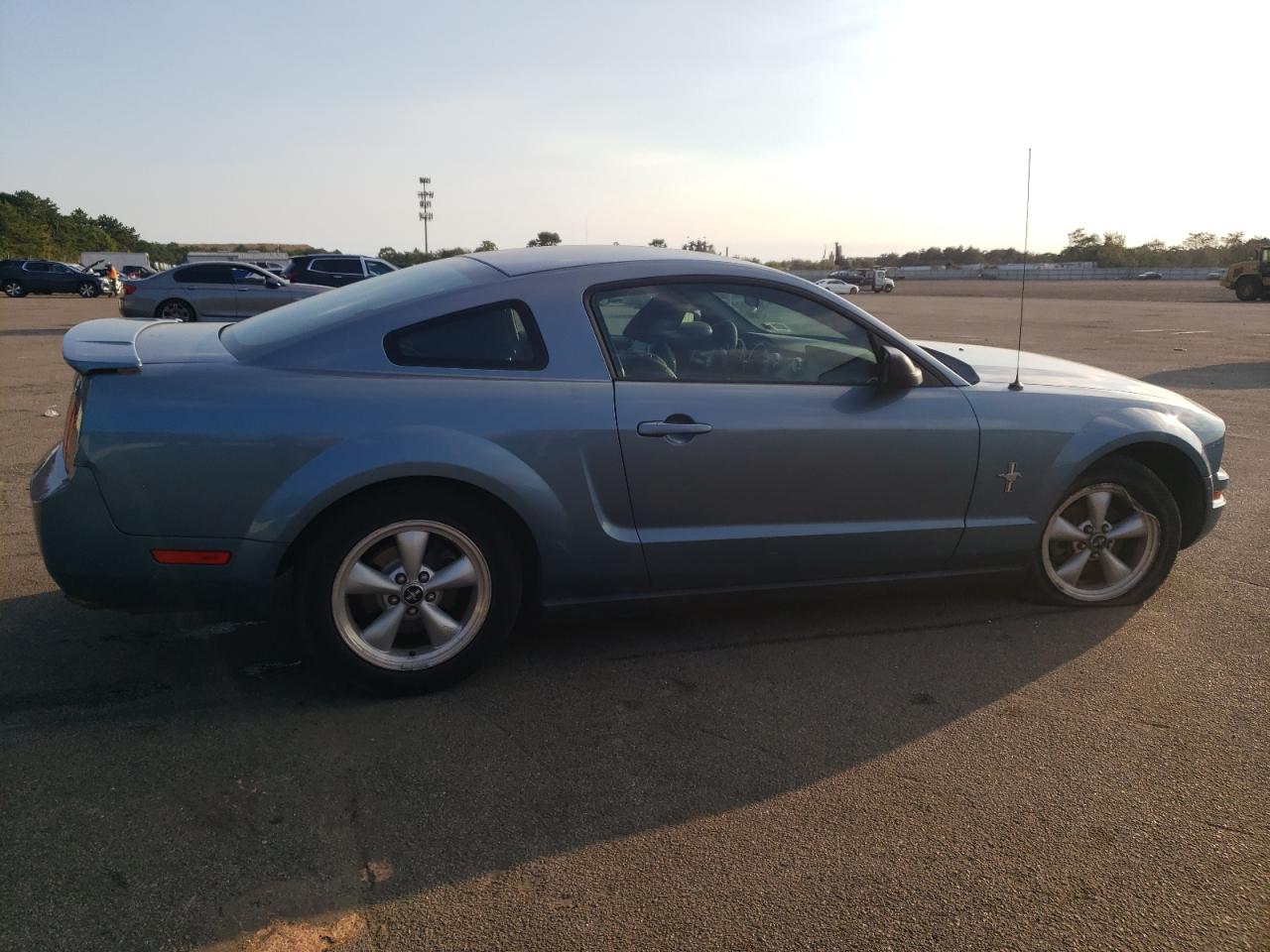 Image 3 of 2007 FORD MUSTANG  2007 with VIN 1ZVHT80N075368418