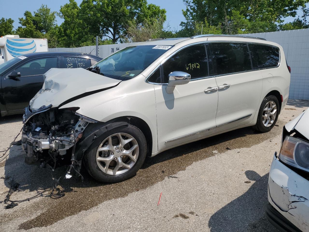 Image 1 of 2017 CHRYSLER PACIFICA LIMITED 2017 with VIN 2C4RC1GG2HR705939