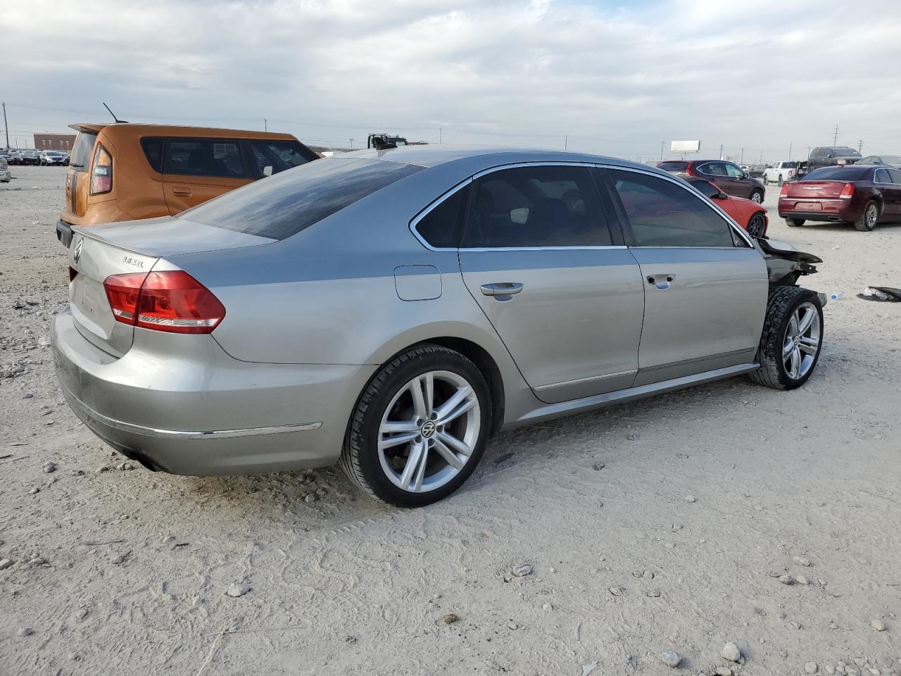 Obraz 3 z 2013 VOLKSWAGEN PASSAT SEL 2013 z VIN 1VWCM7A39DC054854