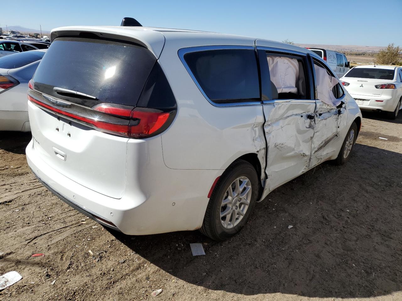 Image 3 of 2023 CHRYSLER PACIFICA TOURING L 2023 with VIN 2C4RC1BG5PR625699