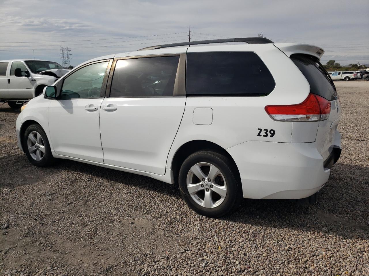 Obraz 2 z 2013 TOYOTA SIENNA LE 2013 z VIN 5TDKK3DC4DS370556