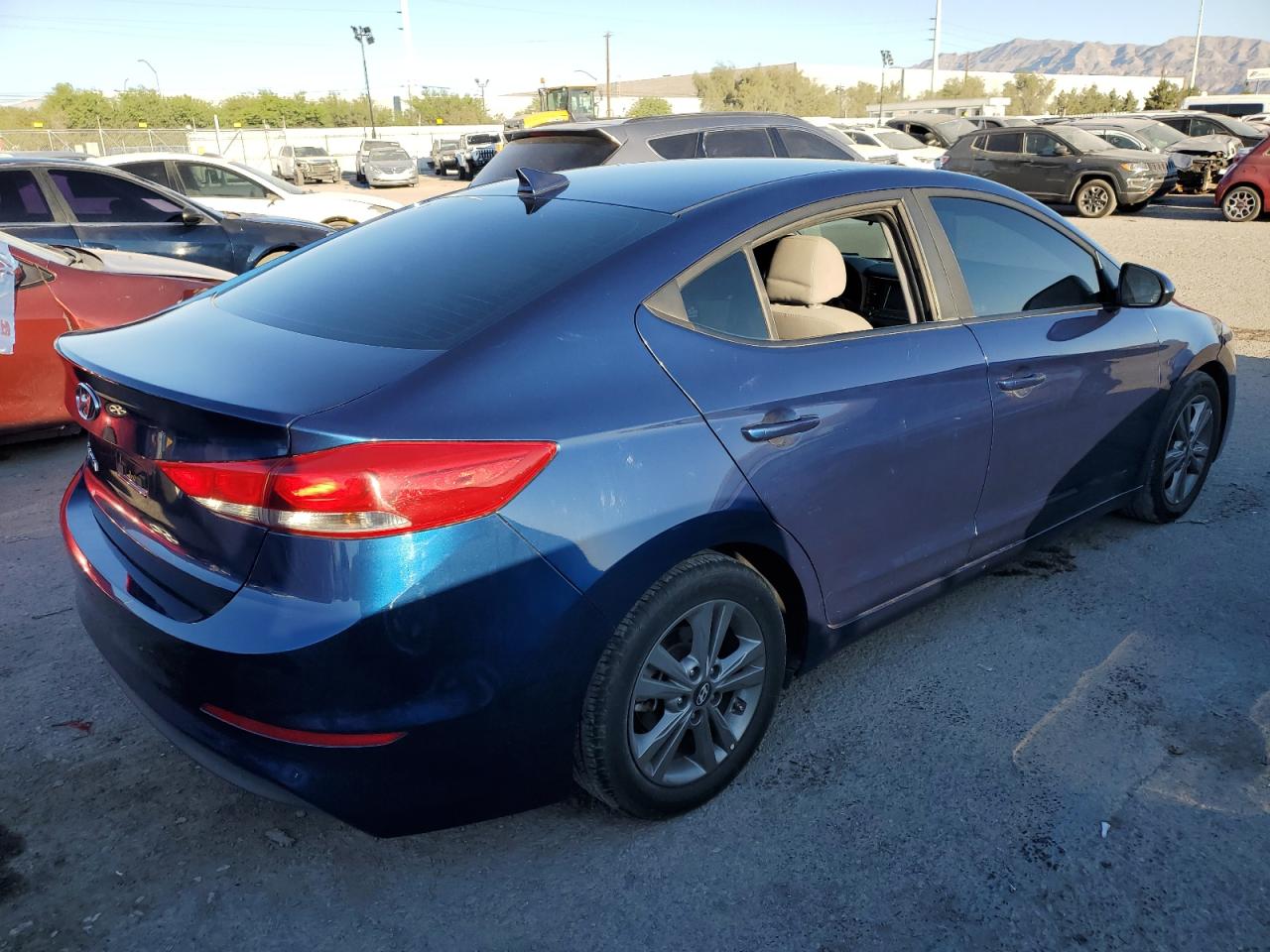 Изображение 3 2018 HYUNDAI ELANTRA SEL 2018 с VIN 5NPD84LF5JH308643