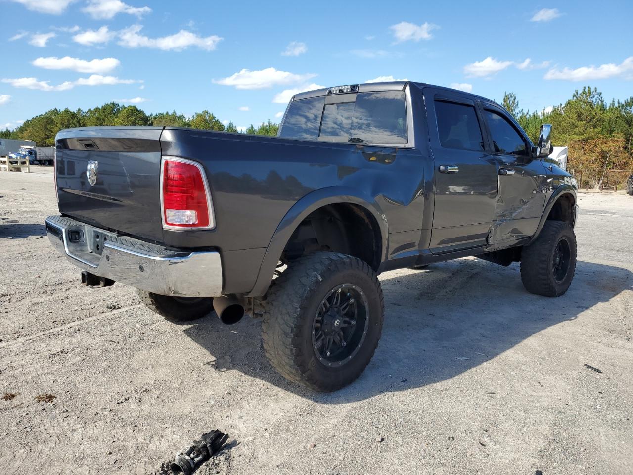 Image 3 of 2015 RAM 2500 LARAMIE 2015 with VIN 3C6UR5FL4FG651312