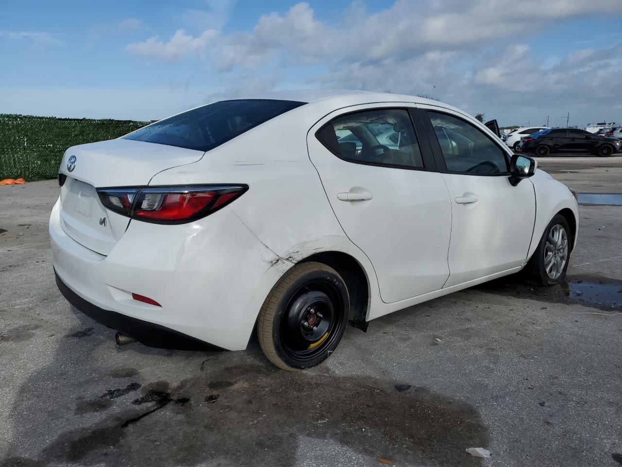 Изображение 3 2018 TOYOTA YARIS IA  2018 с VIN 3MYDLBYV2JY329263