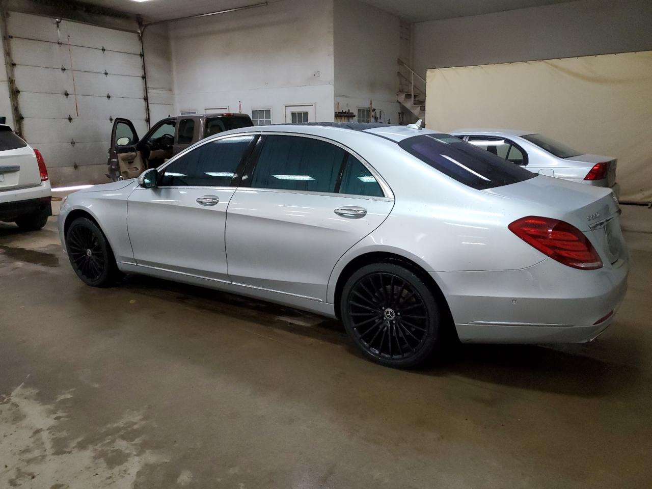 Obraz 2 z 2014 MERCEDES-BENZ S 550 2014 z VIN WDDUG8CB9EA013913