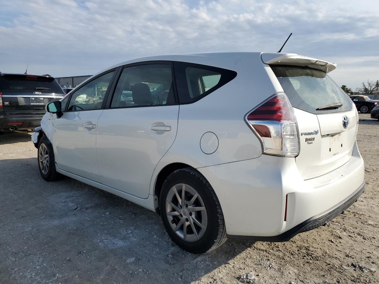 Image 2 of 2015 TOYOTA PRIUS V  2015 with VIN JTDZN3EU9FJ035421
