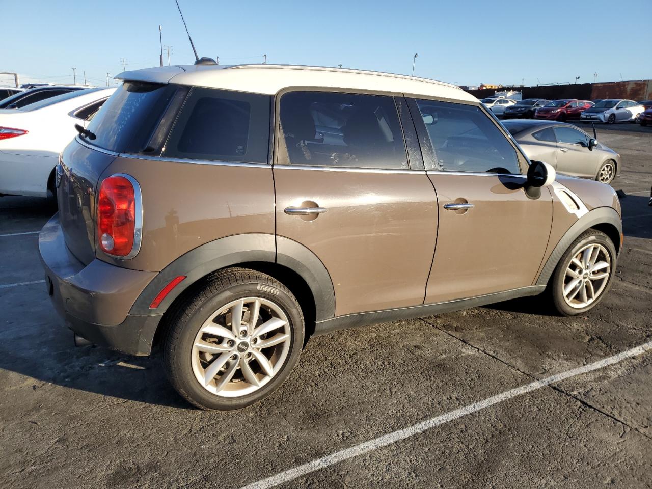 Image 3 of 2014 MINI COOPER COUNTRYMAN 2014 with VIN WMWZB3C50EWR41685