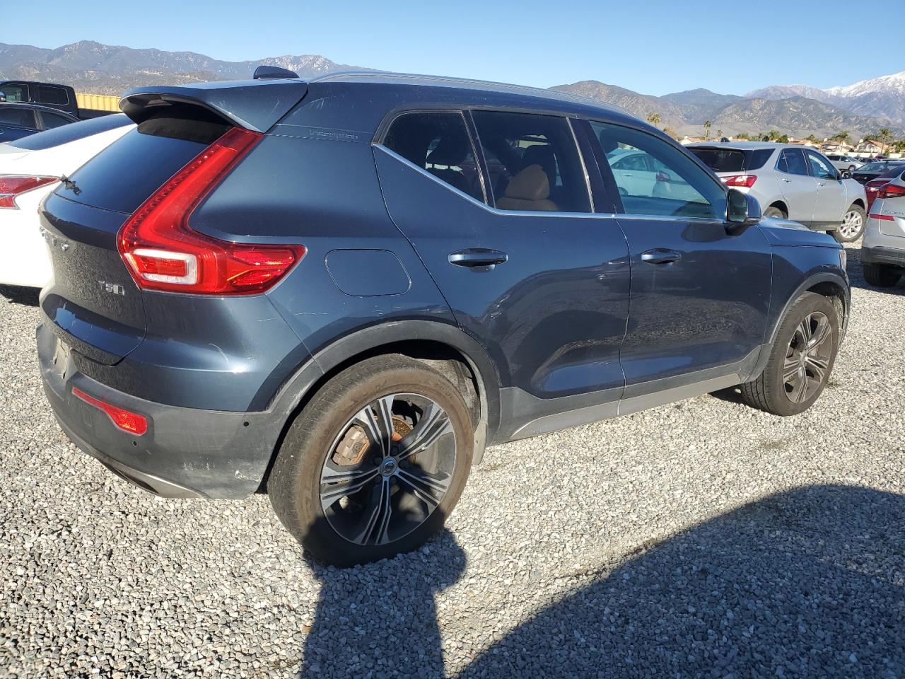 Image 3 of 2019 VOLVO XC40 T5 INSCRIPTION 2019 with VIN YV4162UL2K2074043