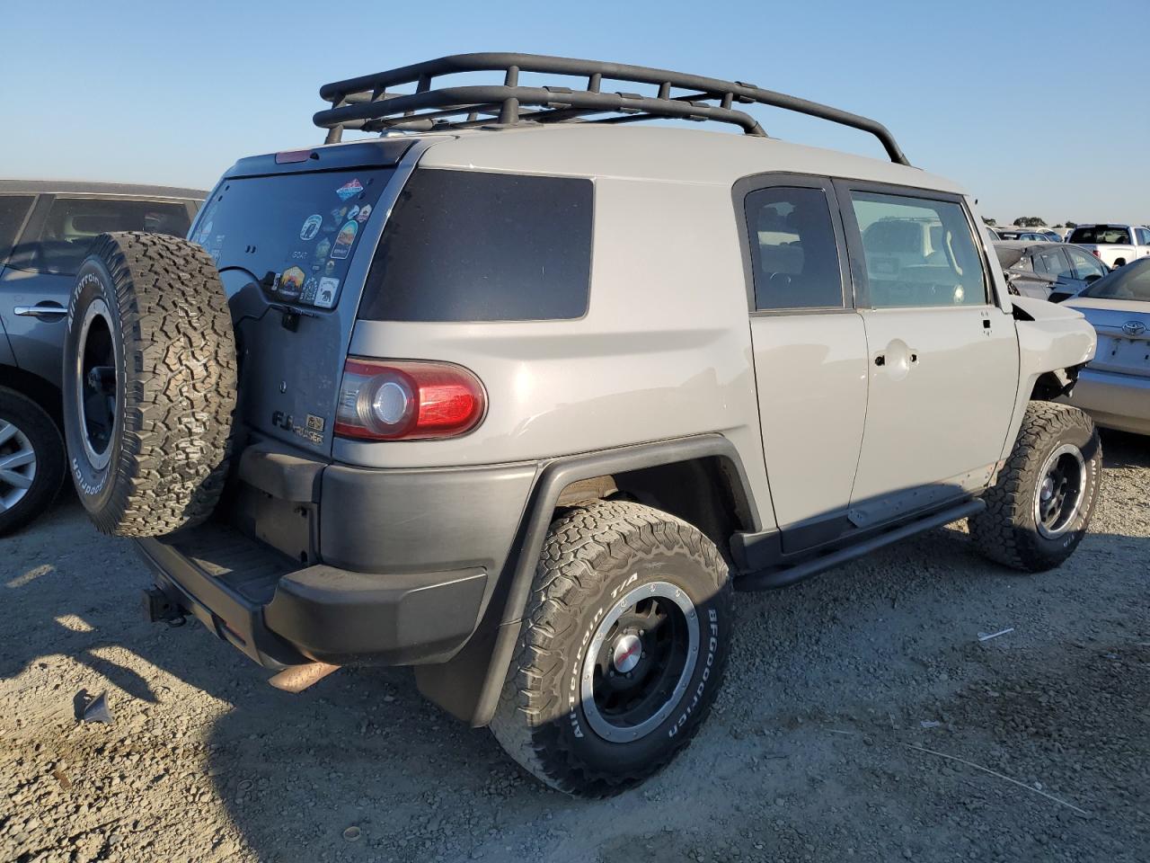 Изображение 3 2013 TOYOTA FJ CRUISER  2013 с VIN JTEBU4BF1DK163672