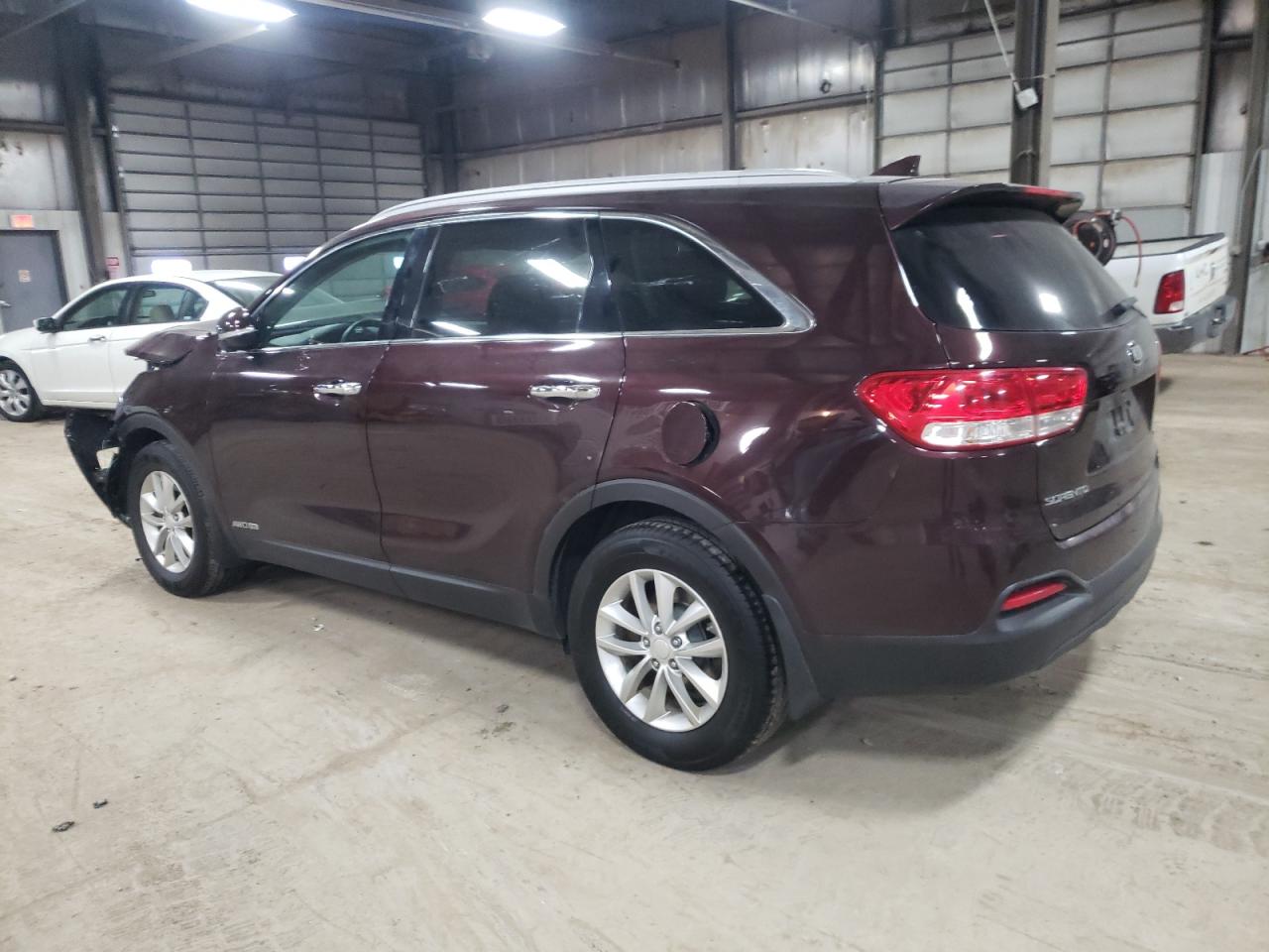 Изображение 2 2016 KIA SORENTO LX 2016 с VIN 5XYPGDA51GG002307