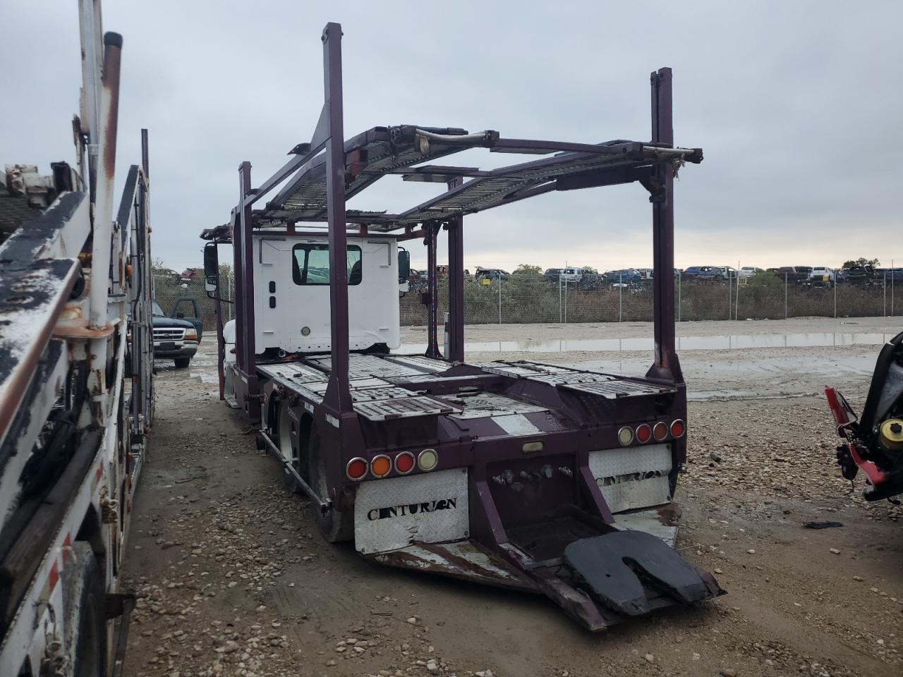 Image 3 of 2005 FREIGHTLINER COLUMBIA 112 2005 with VIN 1FVHF0DE35PU37047