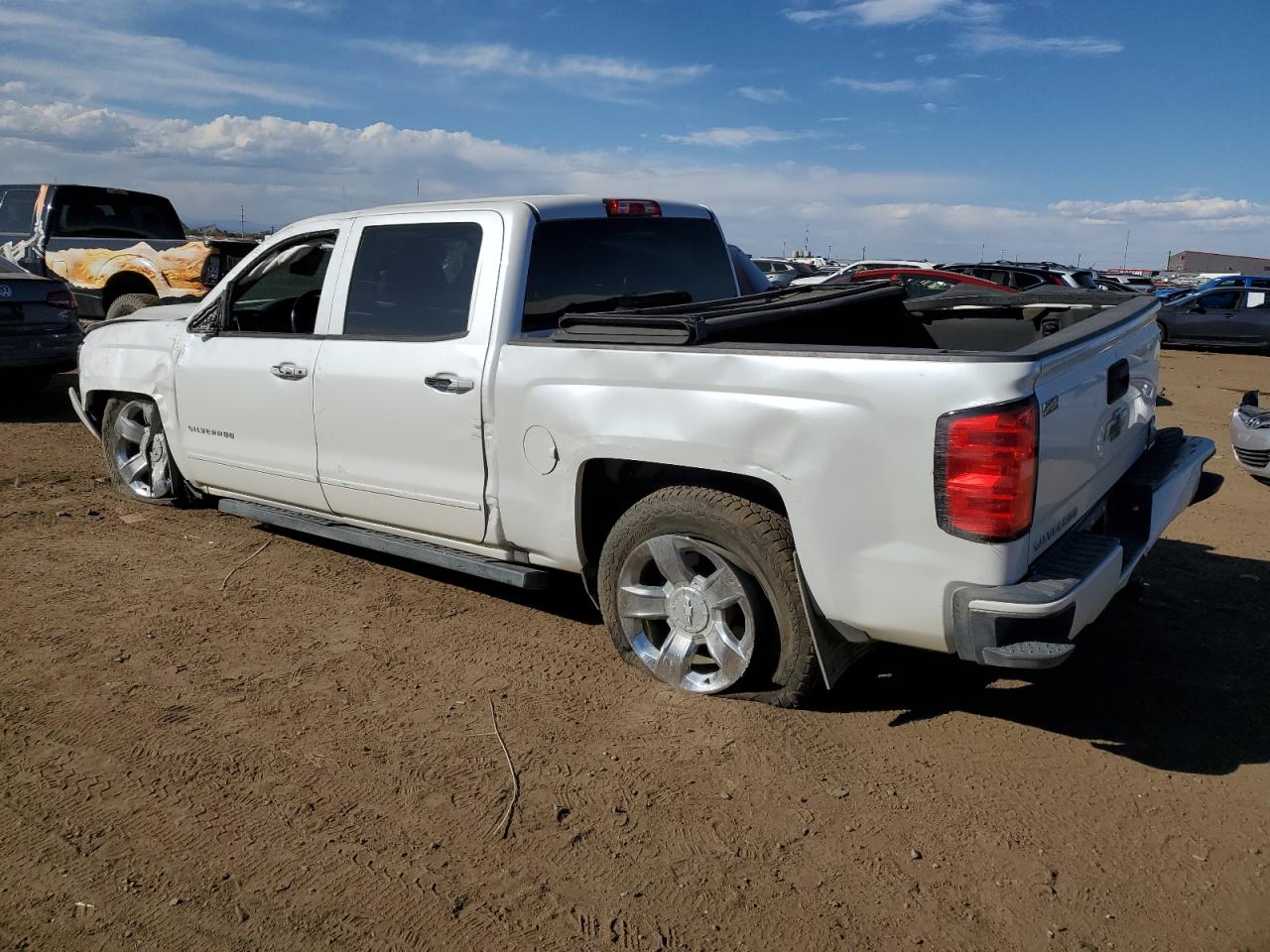 Obraz 2 z 2017 CHEVROLET SILVERADO K1500 LT 2017 z VIN 3GCUKREC6HG345690