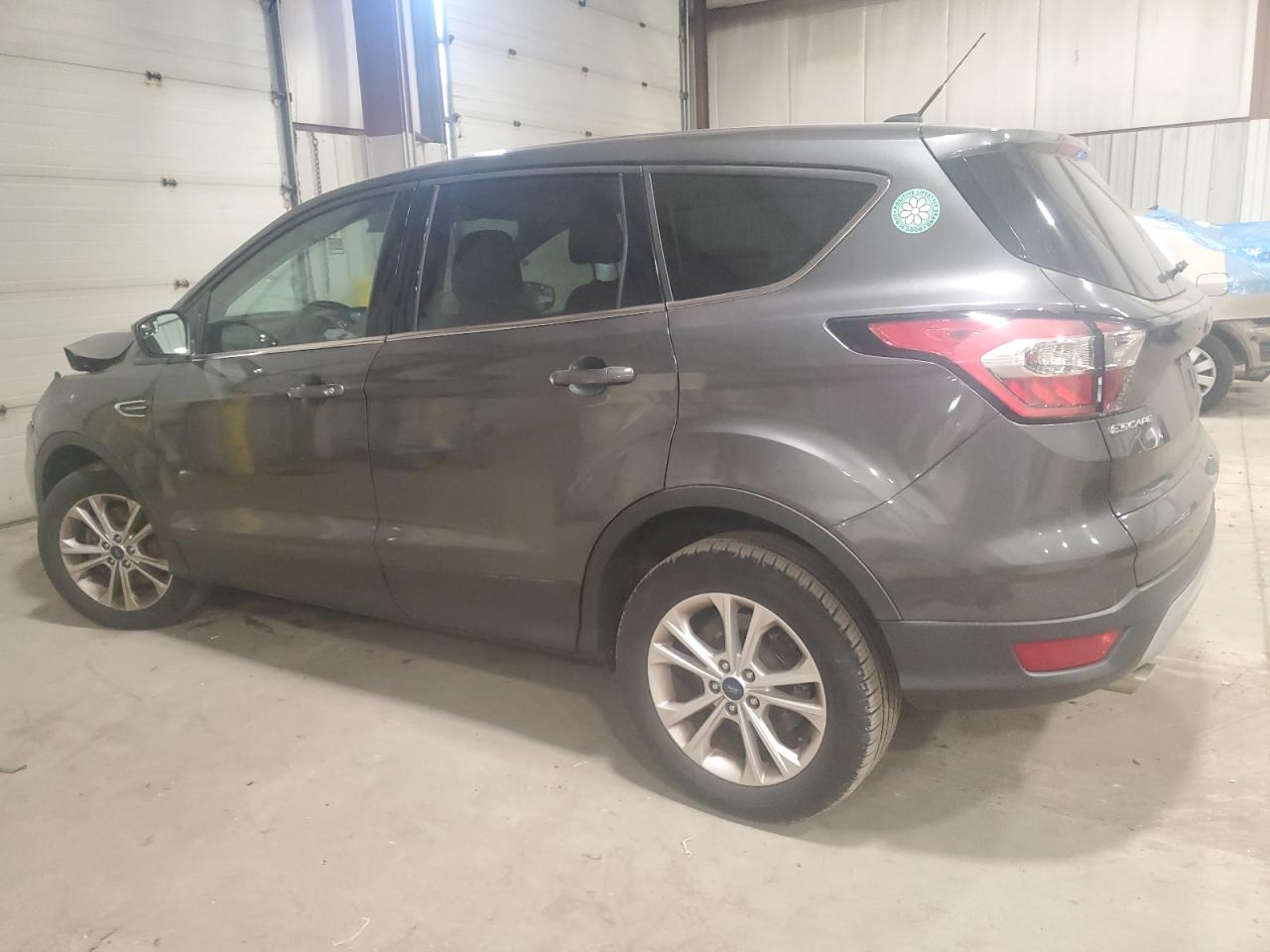 Изображение 2 2017 FORD ESCAPE SE 2017 с VIN 1FMCU9GD3HUB61649