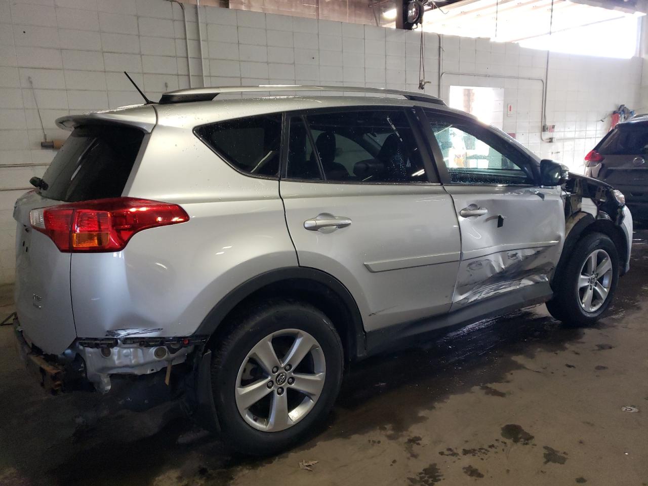 Obraz 3 z 2015 TOYOTA RAV4 XLE 2015 z VIN 2T3RFREV8FW398786