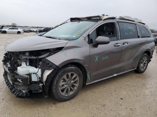 2022 TOYOTA SIENNA XLE 2022 image