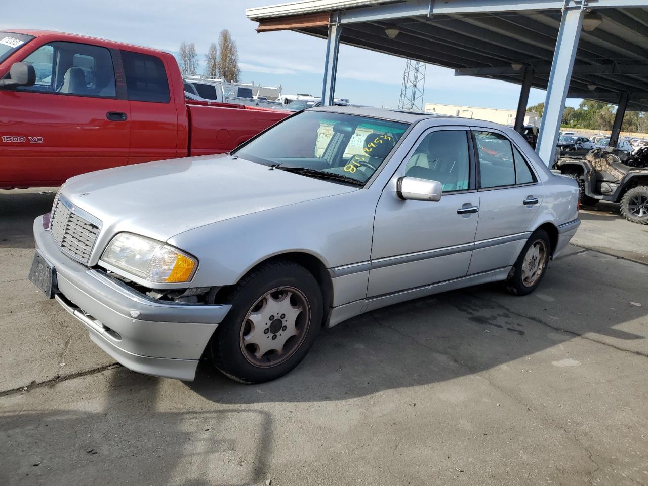 Obraz 1 z 1999 MERCEDES-BENZ C 230 1999 z VIN WDBHA24G5XA750483