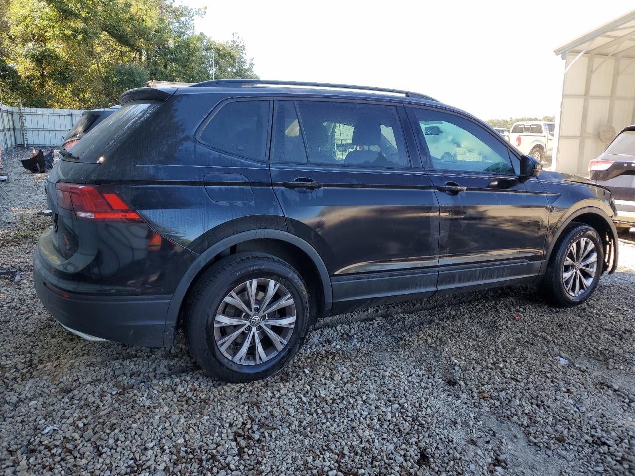 Obraz 3 z Volkswagen Tiguan S 2018 z VIN 3VV1B7AXXJM064565