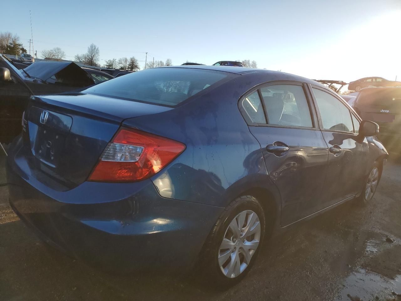 Изображение 3 2012 HONDA CIVIC LX 2012 с VIN 2HGFB2F56CH501558